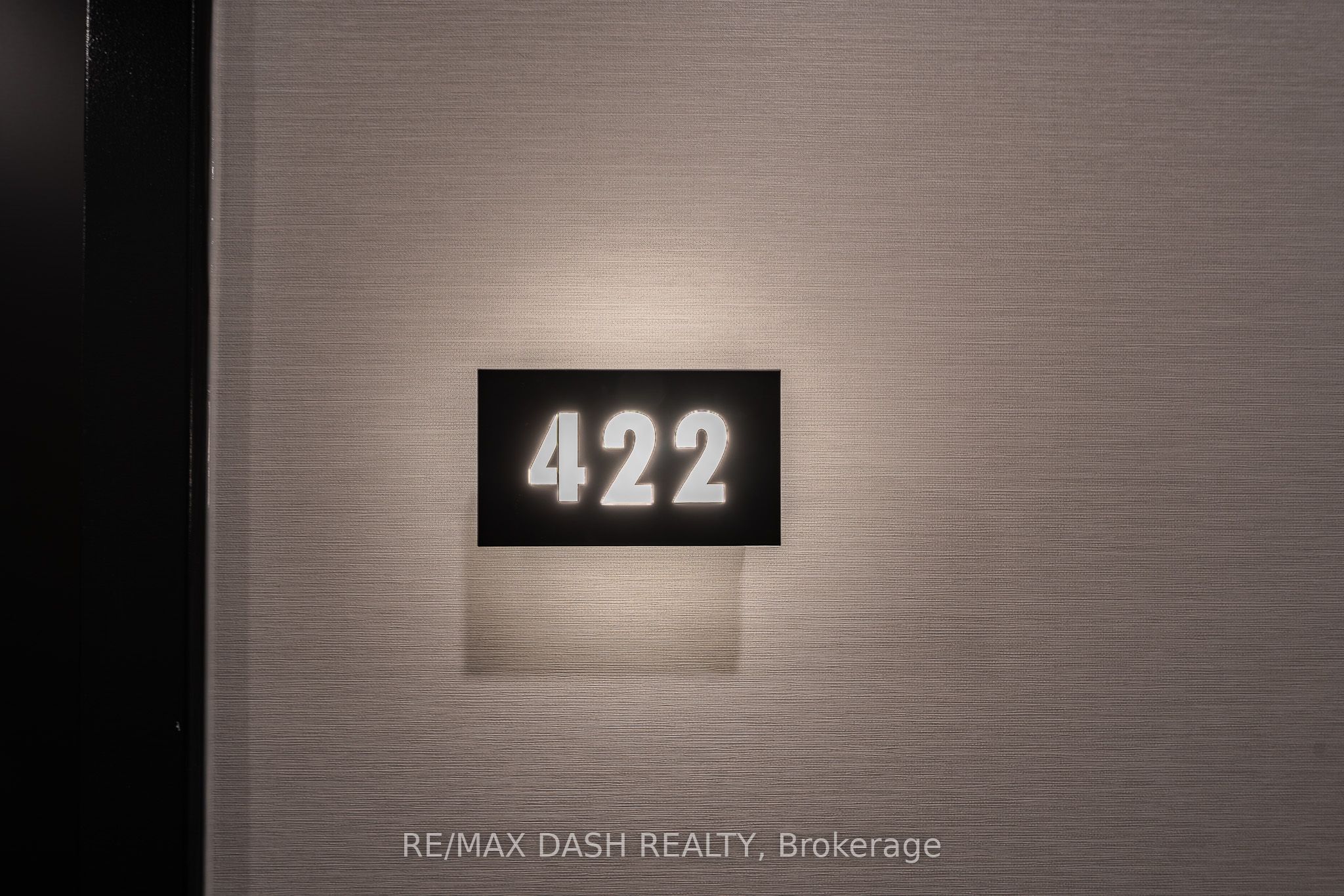 1037 THE QUEENSWAY Avenue 422