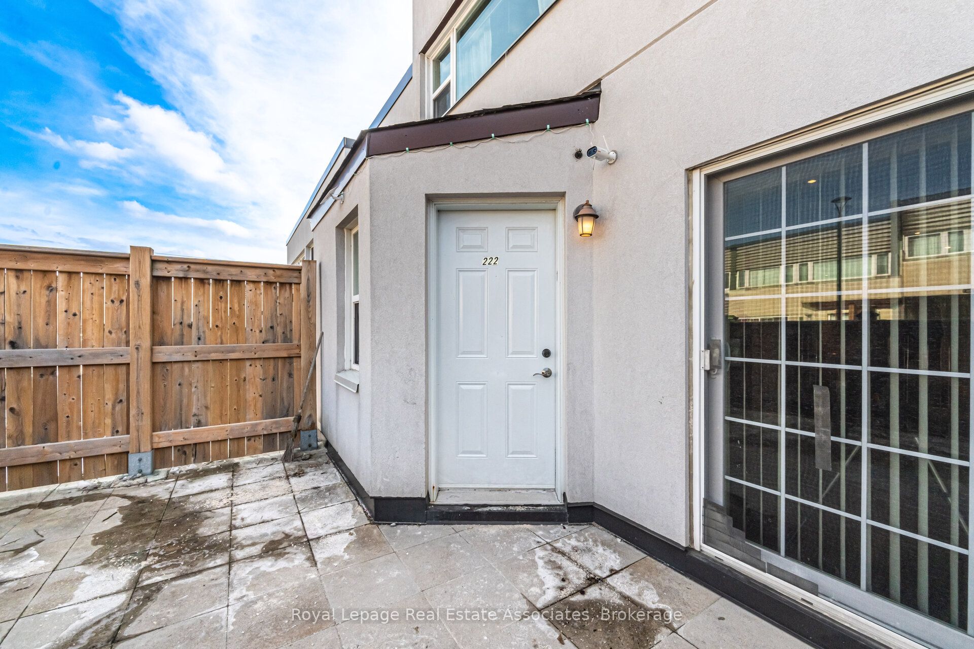 1055 Dundas Street E 222