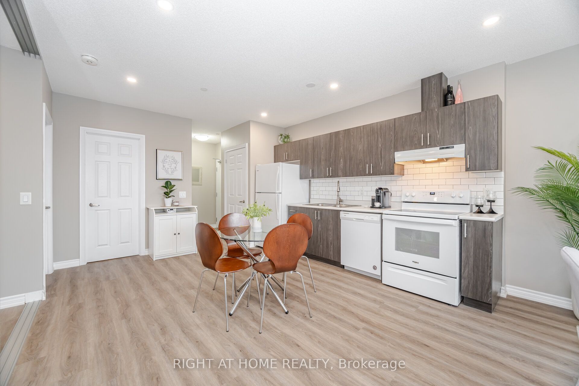716 Main Street E 101