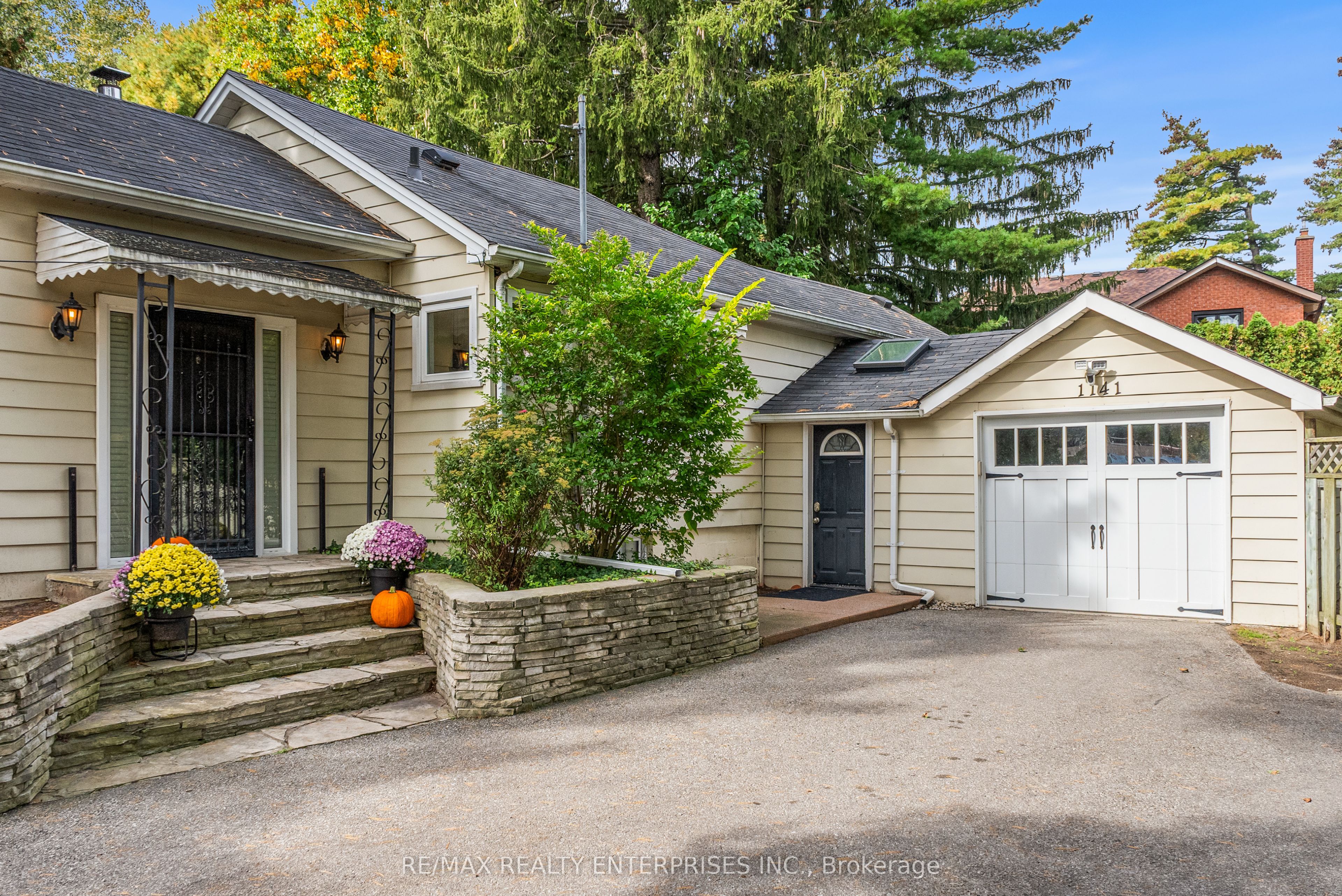 1141 Lakeshore Road W