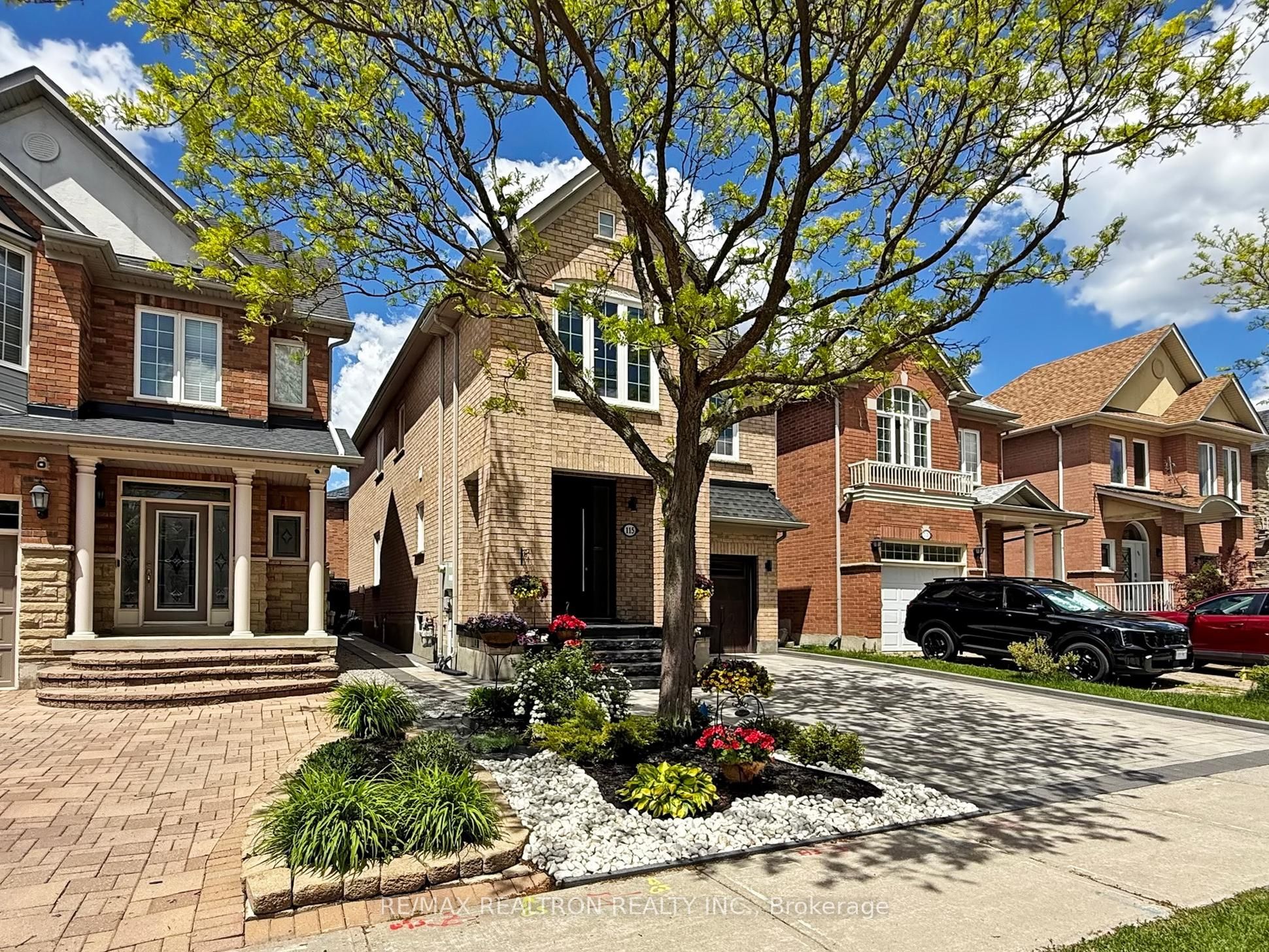 115 Bentoak Crescent