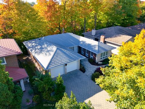 10 Neilor Crescent Toronto ON M9C 1K4