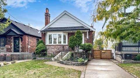 226 Donlands Avenue Toronto ON M4J 3R2