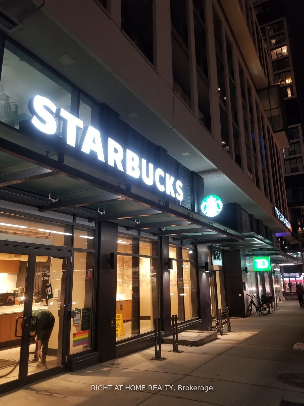 251 Jarvis Street 938