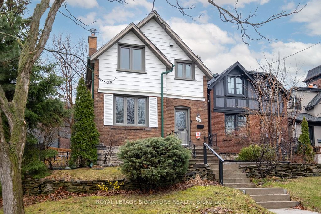 Photo of 562 Indian Road, Toronto, ON M6P 2C2 (MLS # W13107652)