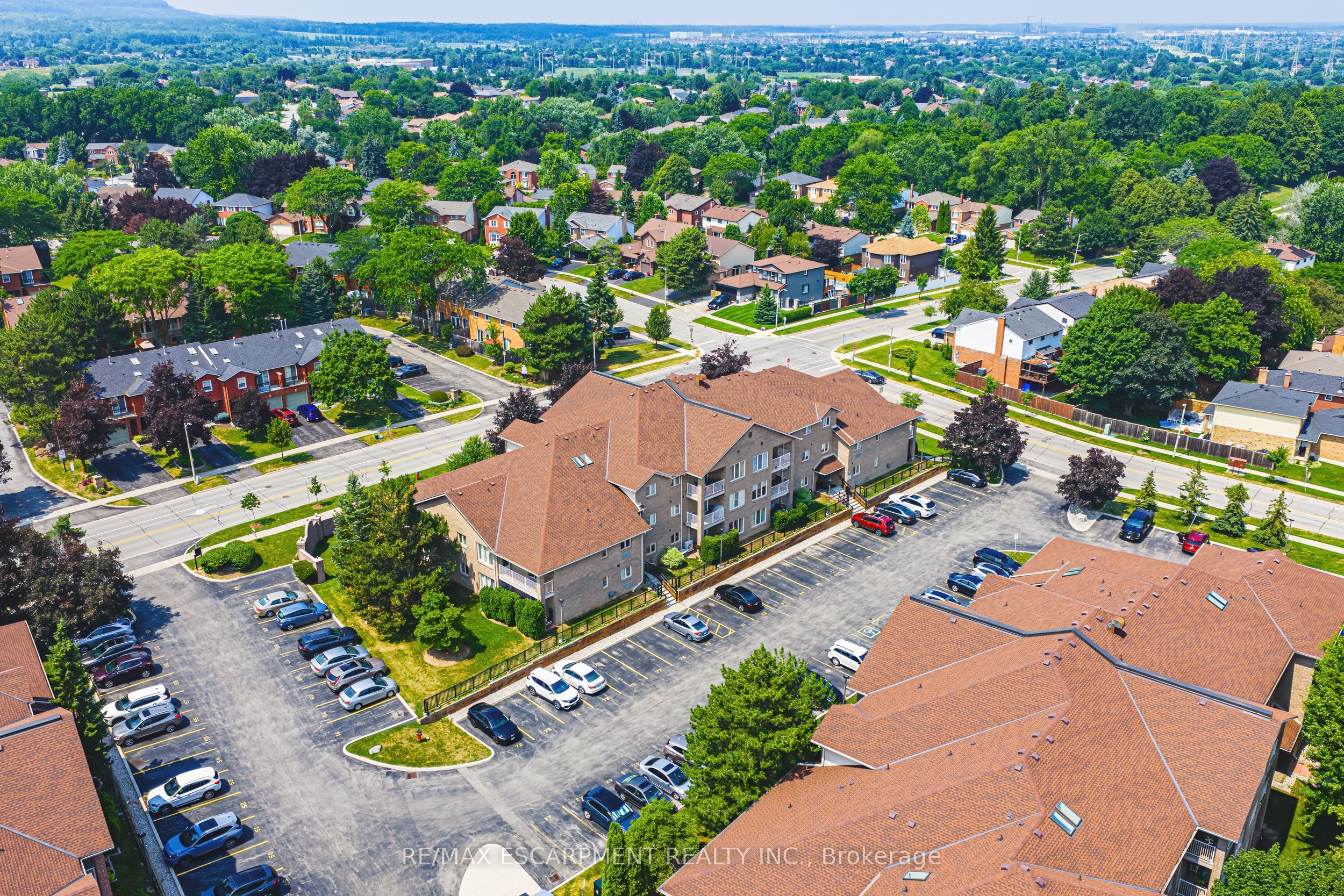 3050 Pinemeadow Drive 6