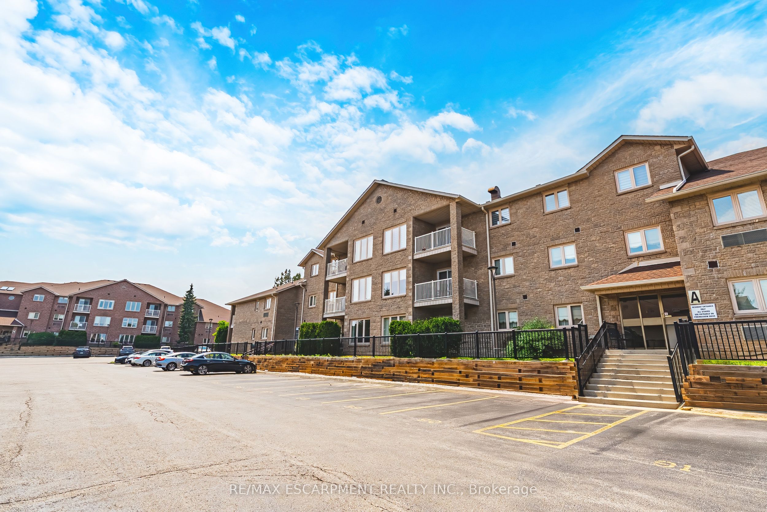 3050 Pinemeadow Drive 6