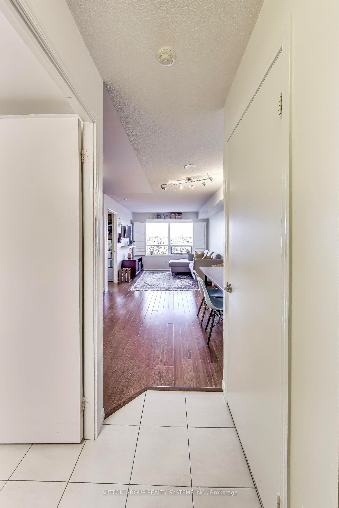 60 Heintzman Street 728