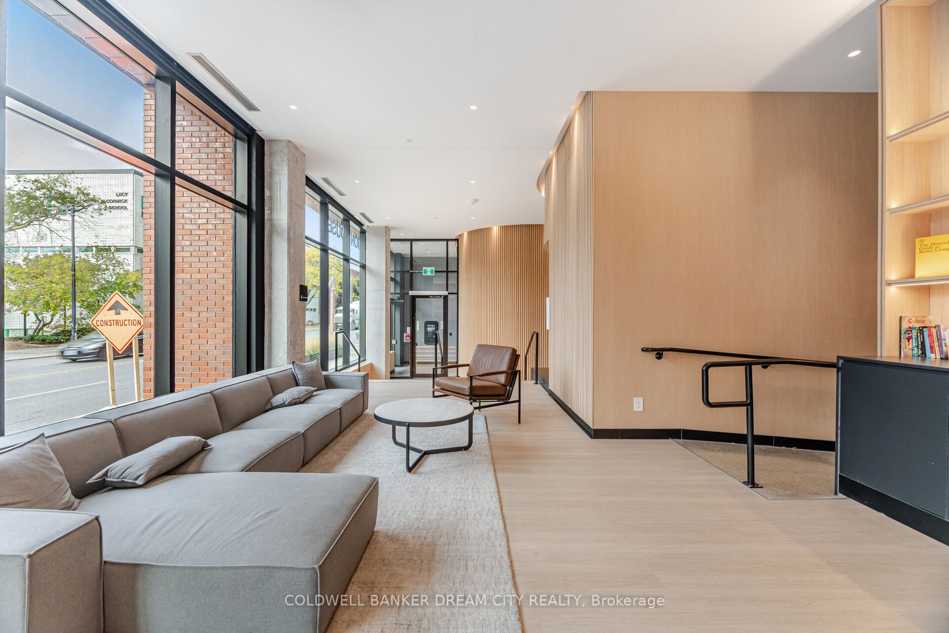 2720 Dundas Street W 423