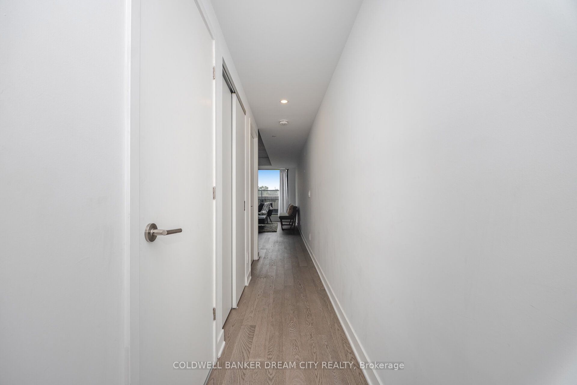 2720 Dundas Street W 423