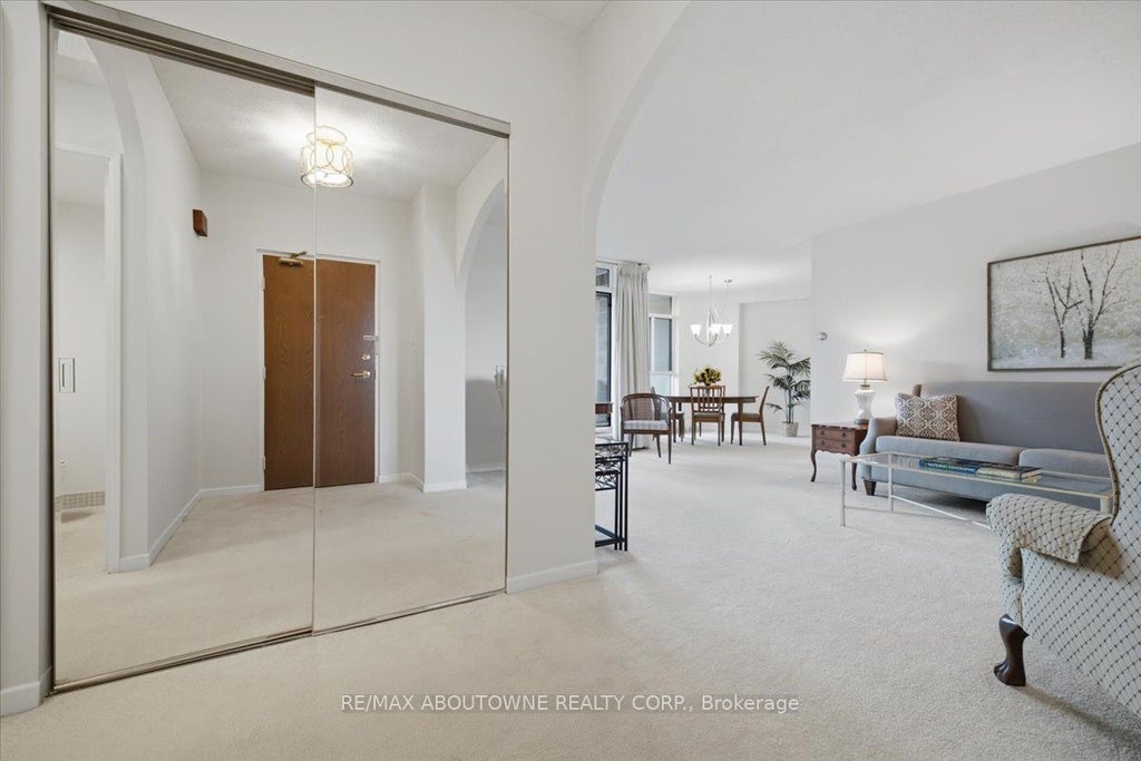 Photo of 5250 Lakeshore Road #401, Burlington, ON L7L 5L2 (MLS # W13746256)