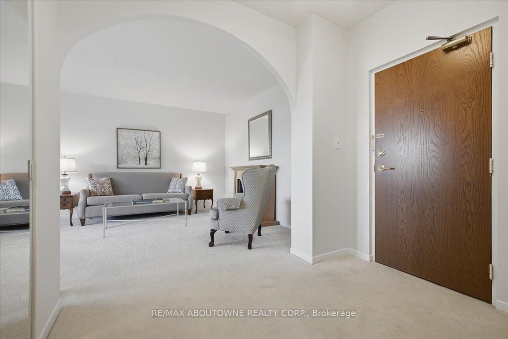Photo of 5250 Lakeshore Road #401, Burlington, ON L7L 5L2 (MLS # W13746256)