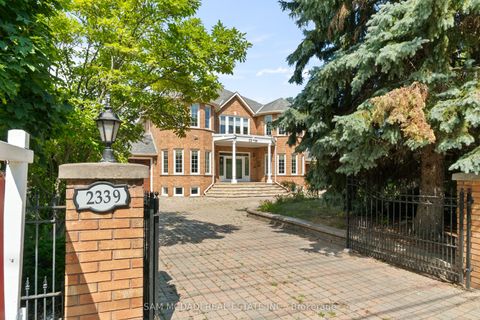 2339 Glengarry Road Mississauga ON L5C 1Y1