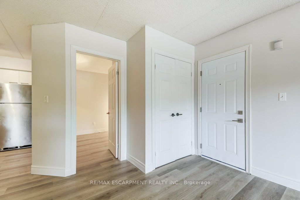 Photo of 2020 Cleaver Avenue #107, Burlington, ON L7M 4C2 (MLS # W12397694)
