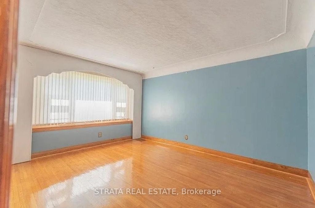 Photo of 16 Kingsmount Street, Hamilton, ON L8S 3L3 (MLS # X12457513)
