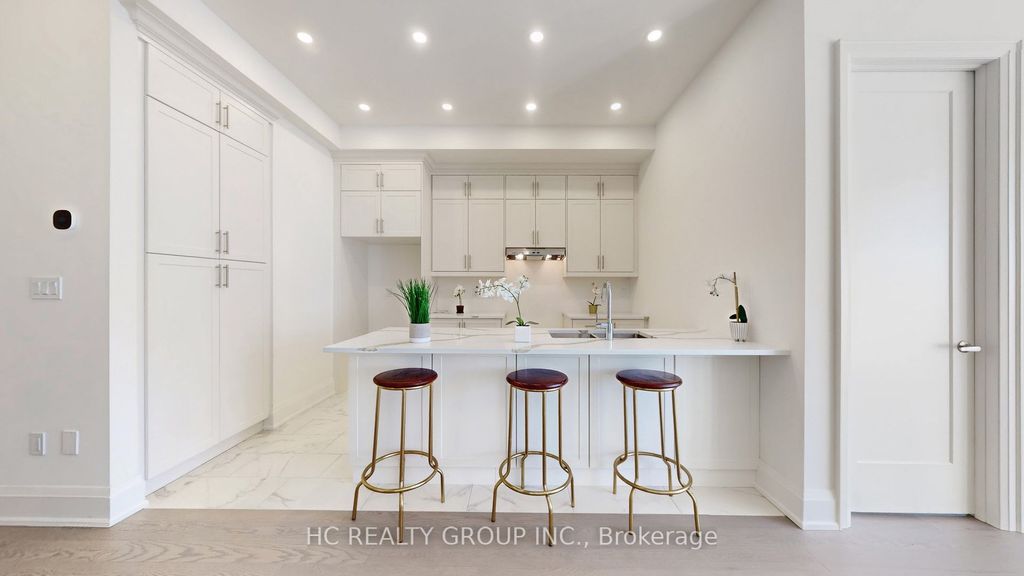 Photo of 3325 Taha Gardens, Oakville, ON L6M 5S1 (MLS # W12795970)