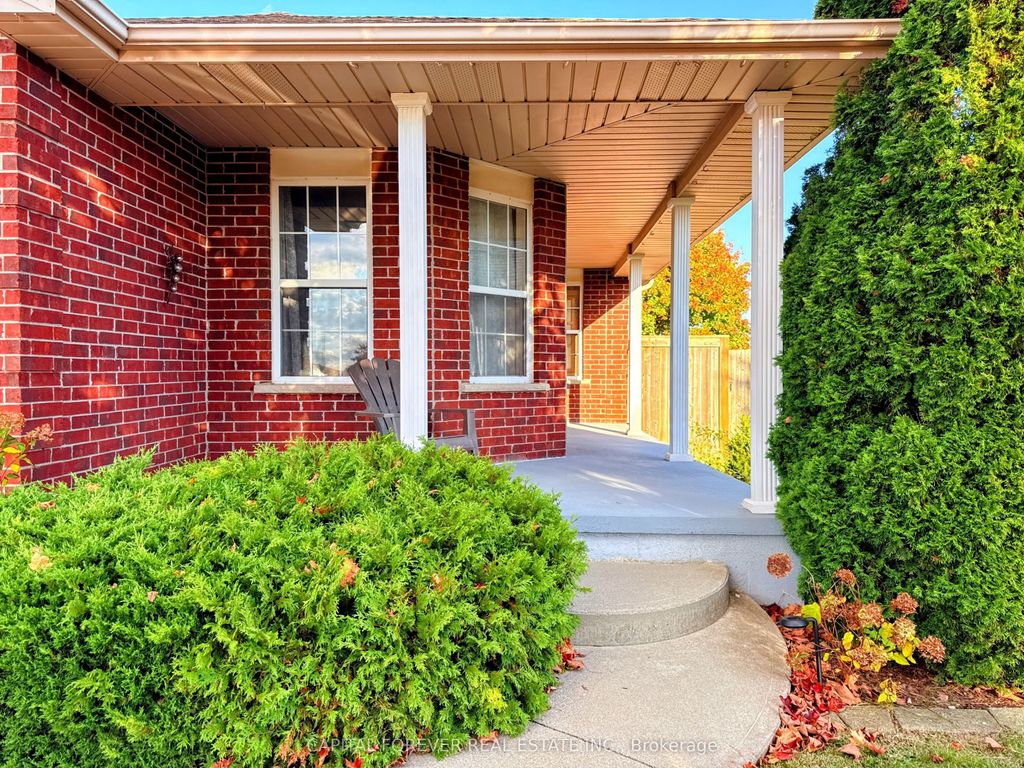 Photo of 42 Dogwood Drive, Tillsonburg, ON N4G 5S7 (MLS # X12543734)