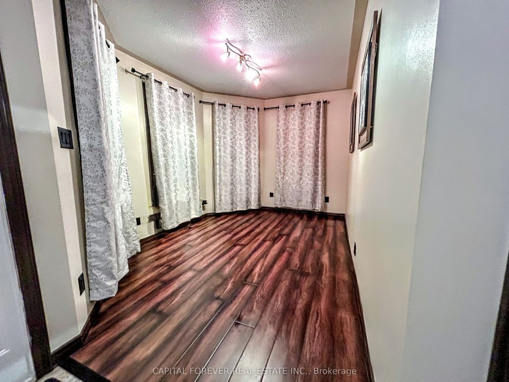 Photo of 42 Dogwood Drive, Tillsonburg, ON N4G 5S7 (MLS # X12543734)