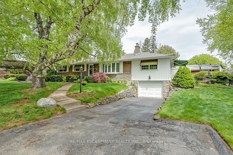 327 Strathcona Drive Burlington ON L7L 2E2