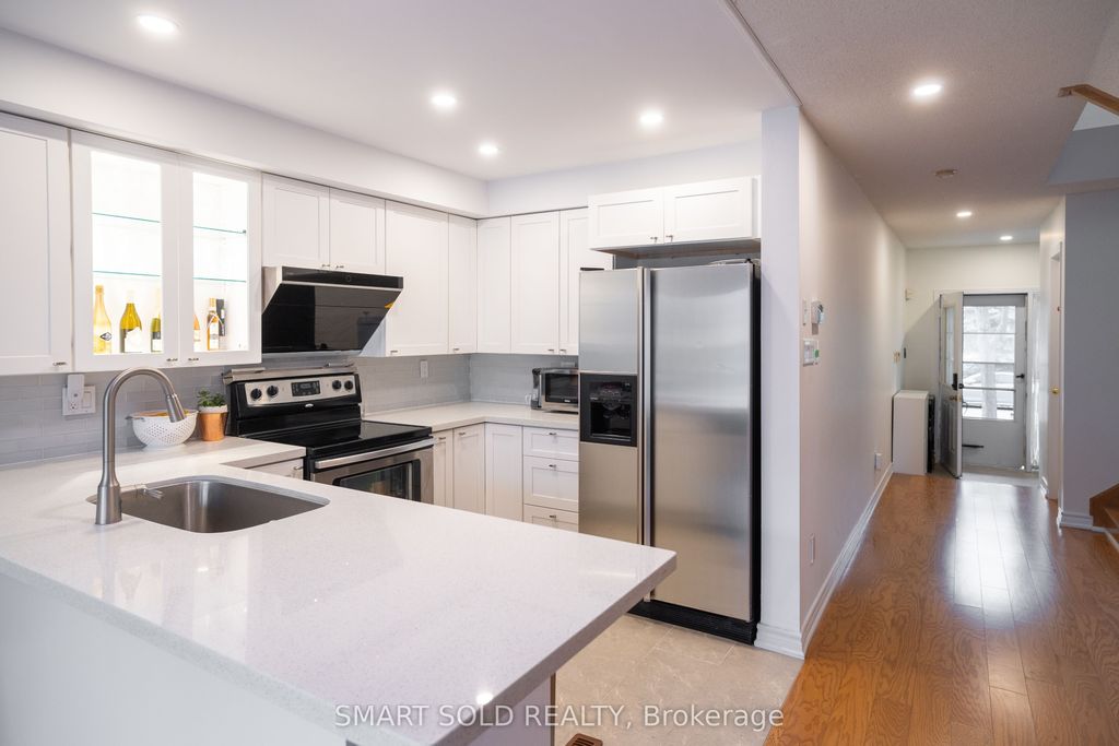 Photo of 29 Breezeway Crescent, Richmond Hill, ON L4S 1V7 (MLS # N12744596)