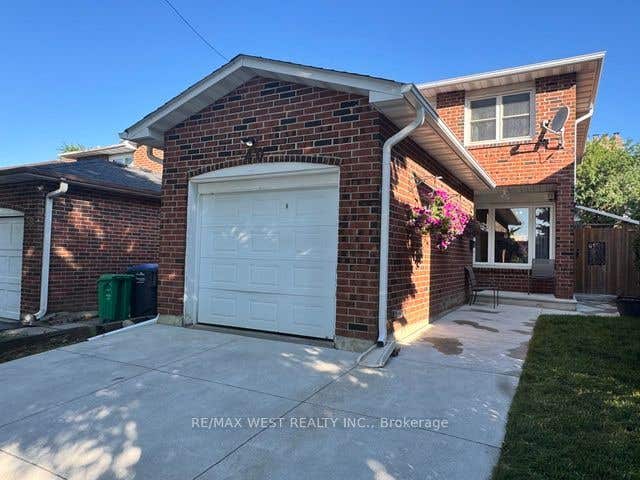 Photo of 40 Maplehurst Square, Brampton, ON L6Z 1J6 (MLS # W13582012)