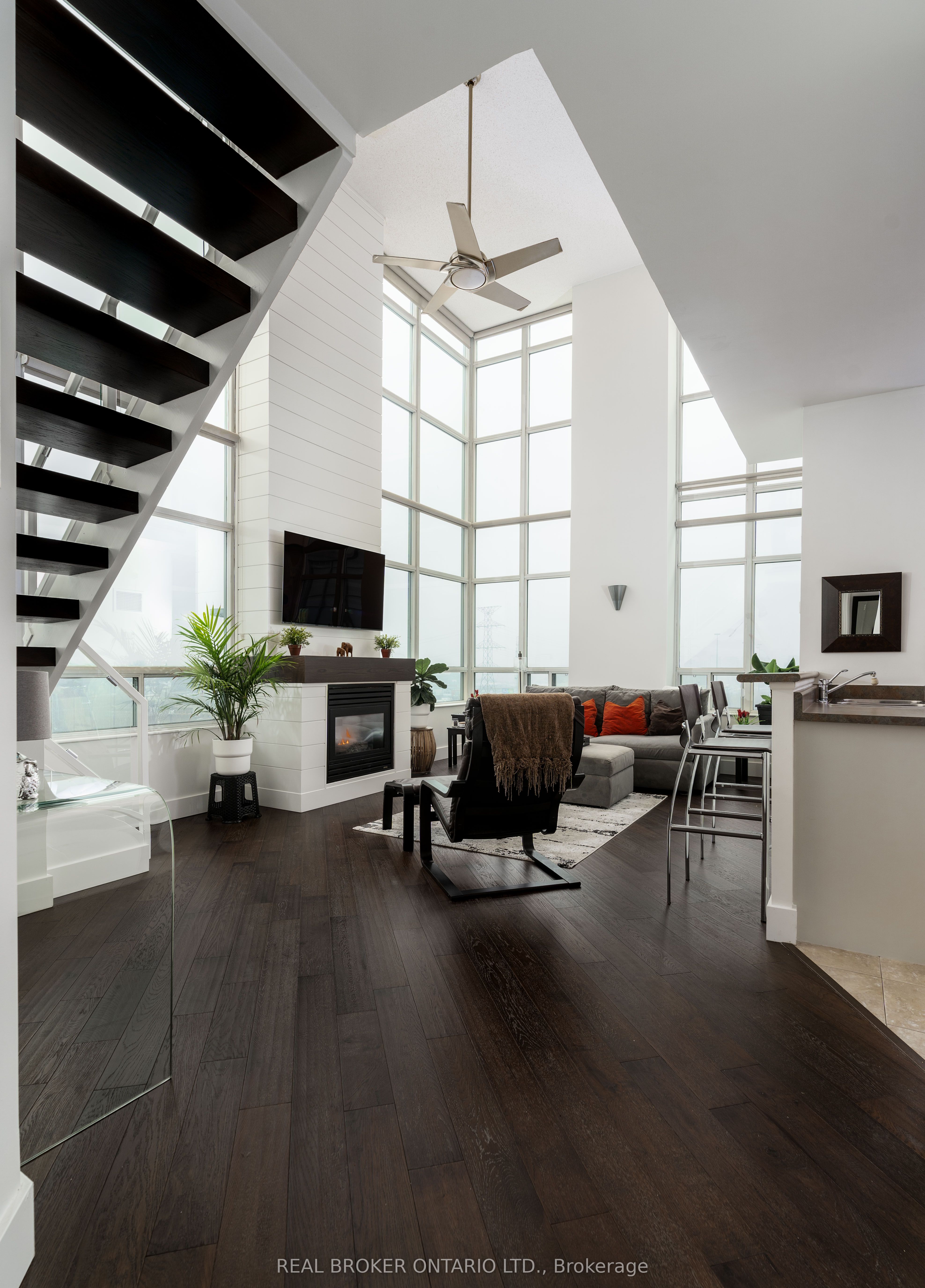 200 Manitoba Street 635