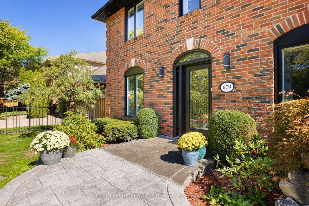 Photo of 679 Greenravine Drive, Hamilton, ON L9G 4C7 (MLS # X12912886)