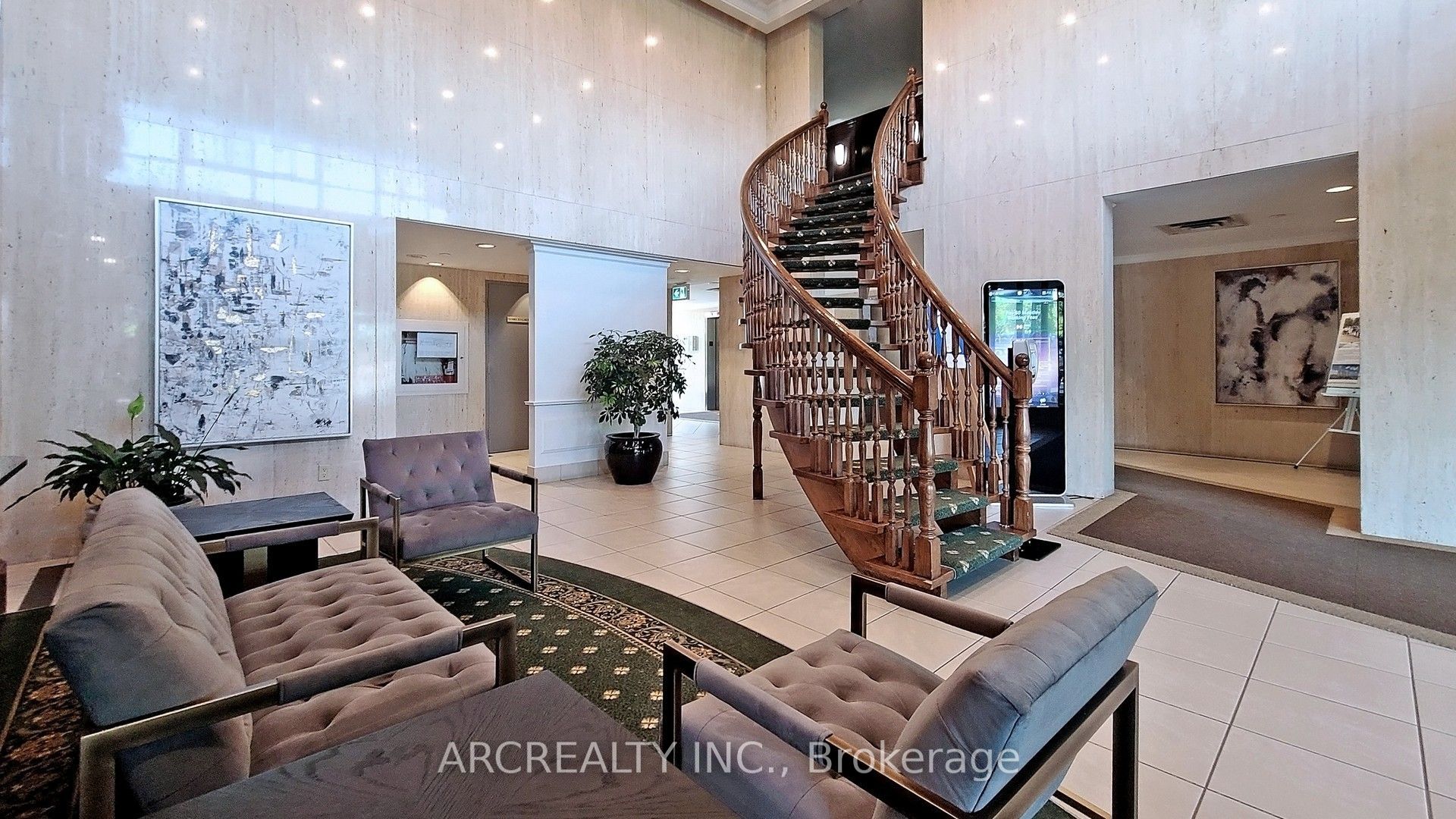 8111 Yonge Street 1403