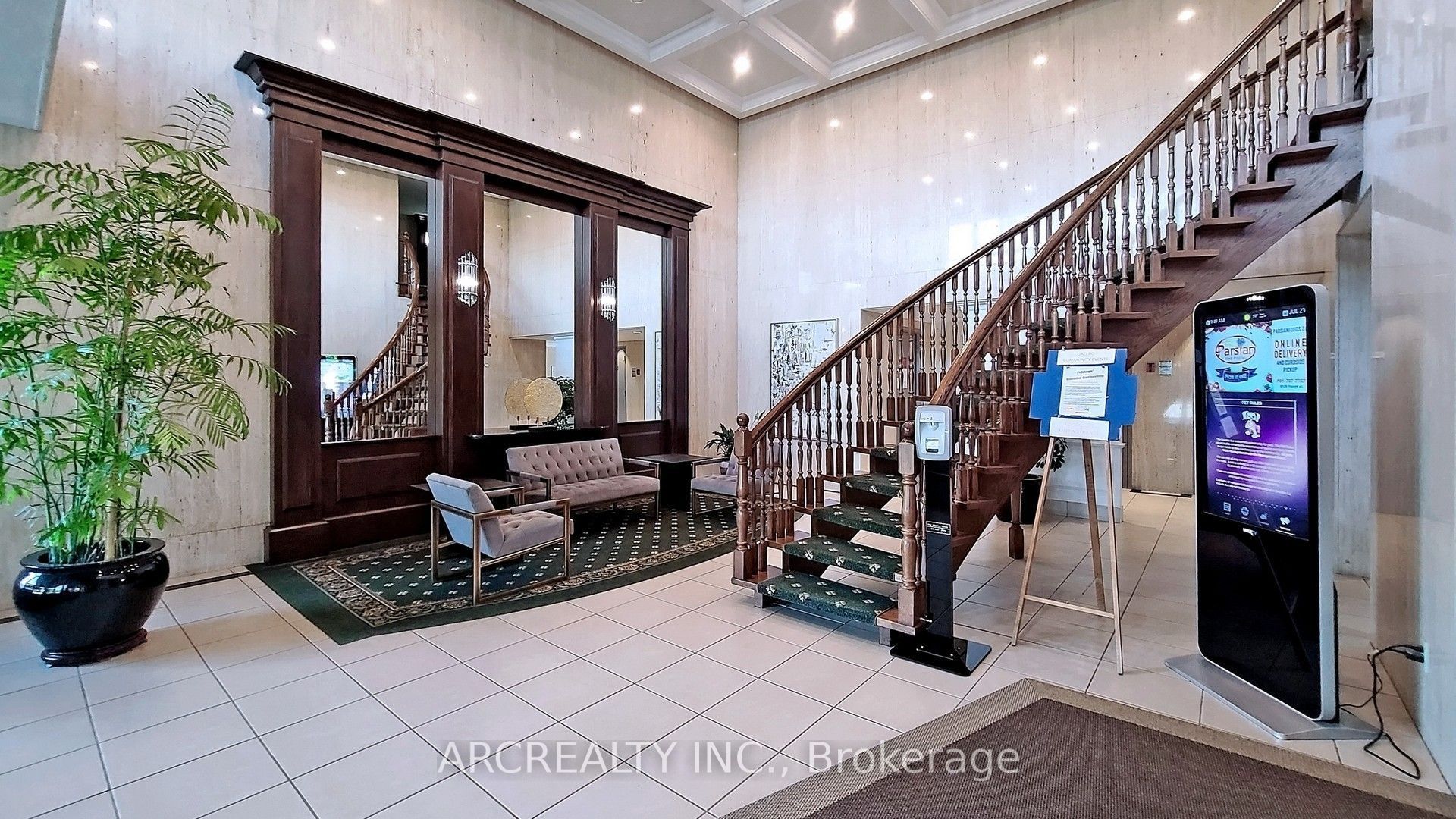 8111 Yonge Street 1403