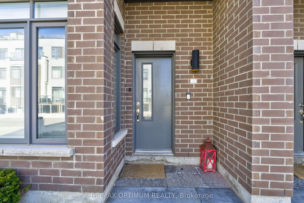 Photo of 3070 Sixth Line #225, Oakville, ON L6M 1P8 (MLS # W13048050)