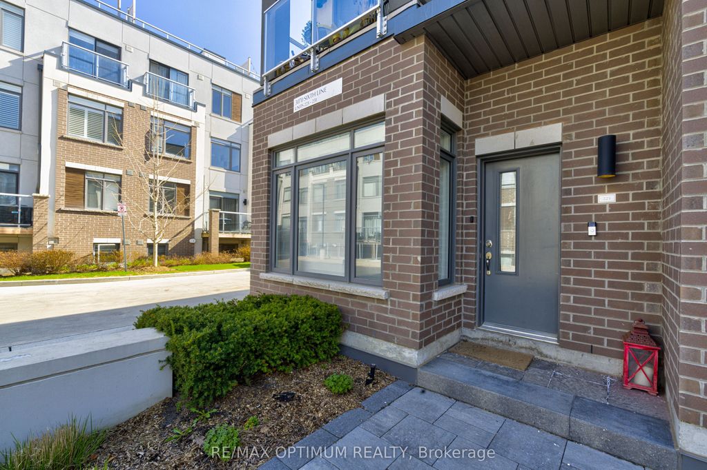 Photo of 3070 Sixth Line #225, Oakville, ON L6M 1P8 (MLS # W13048050)
