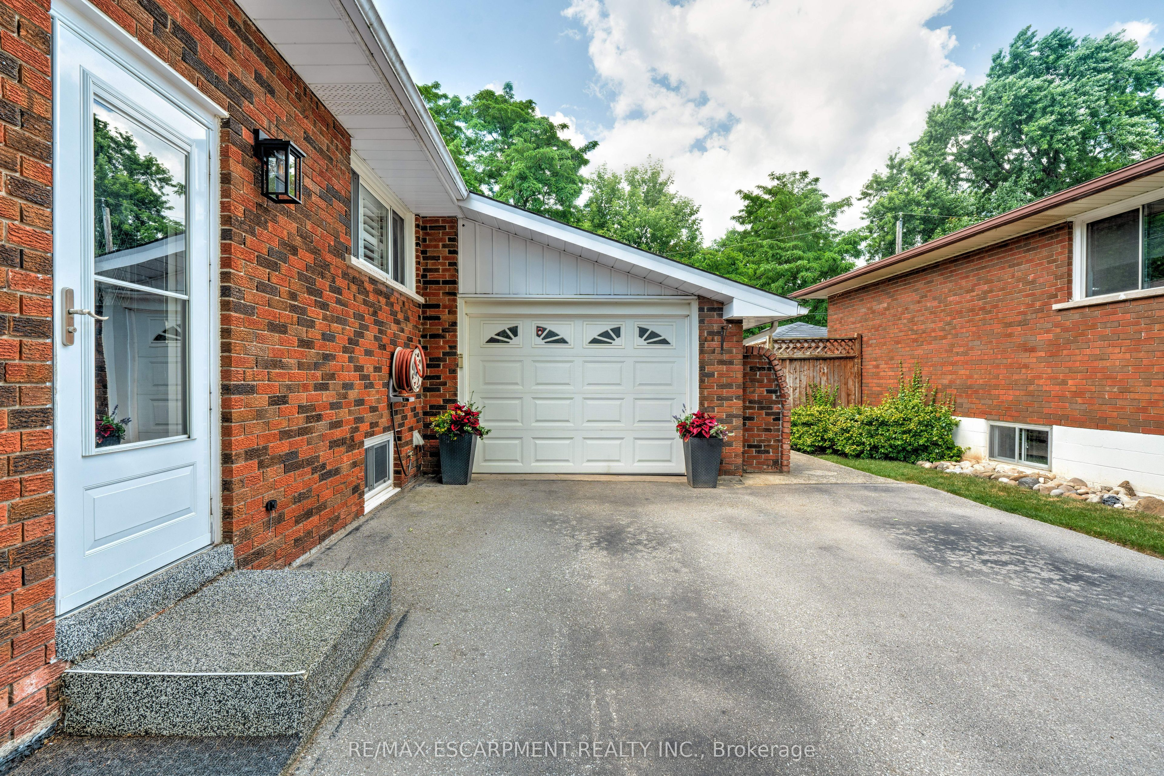 1318 Rosemary Crescent