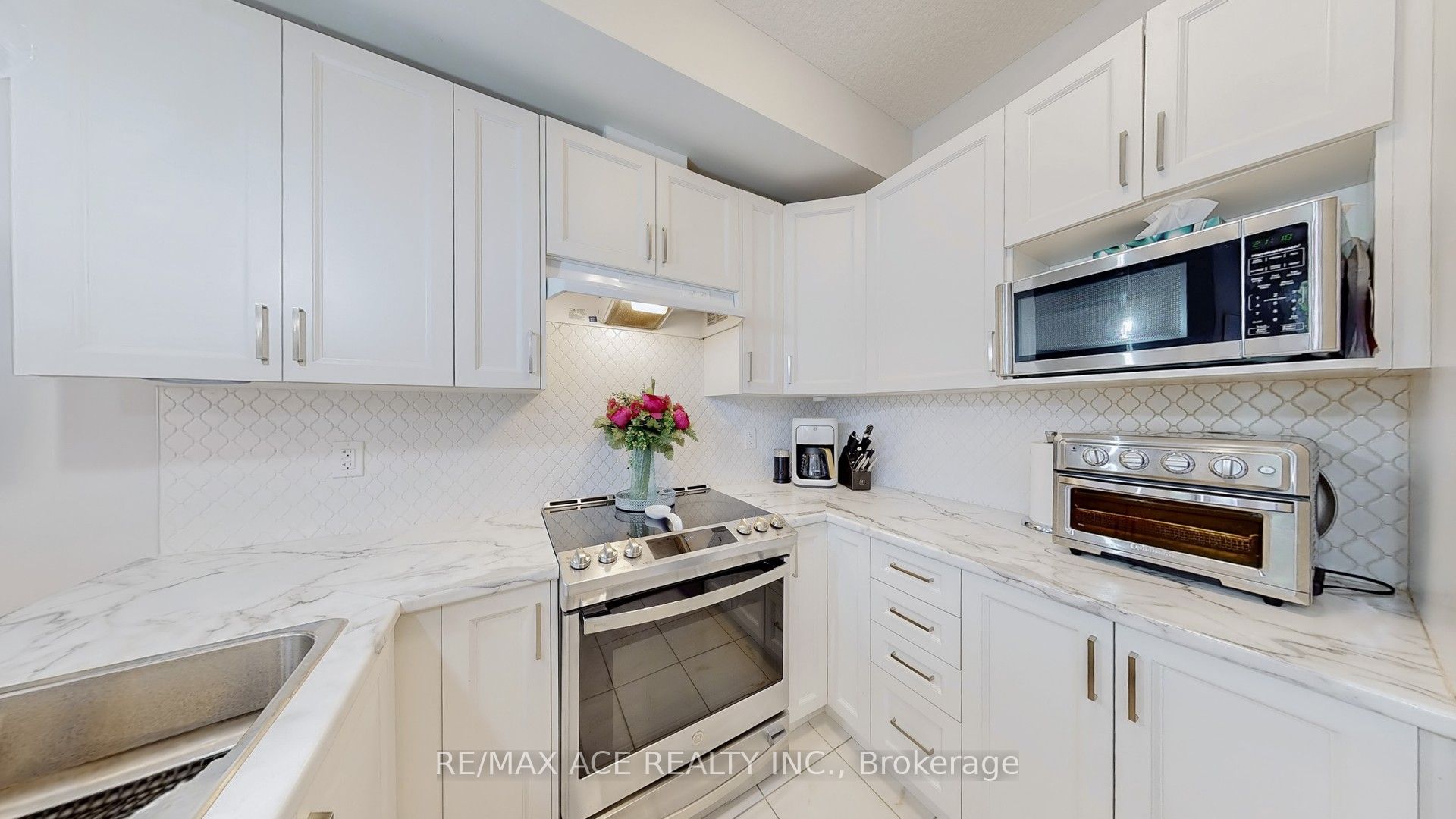 445 Ontario Street S 120