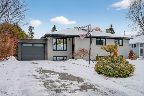 4 Holman Crescent Aurora ON L4G 1Z9