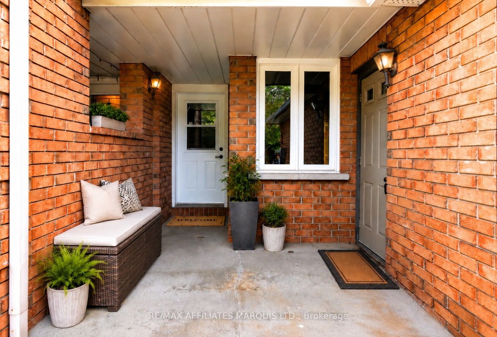 Photo of 58 Robarts Crescent, Kanata, ON K2L 4A5 (MLS # X13411614)