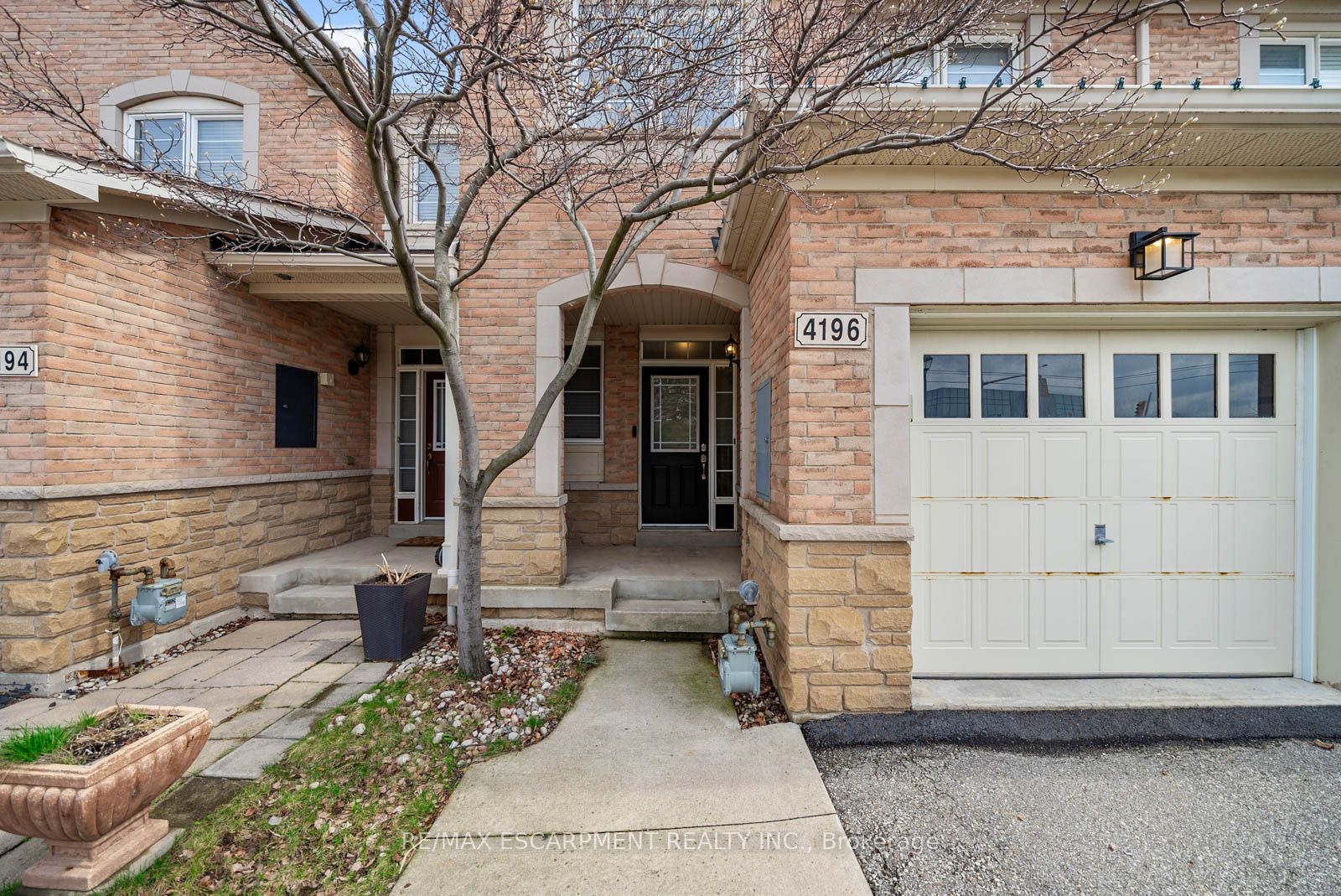 4196 Rawlins Common