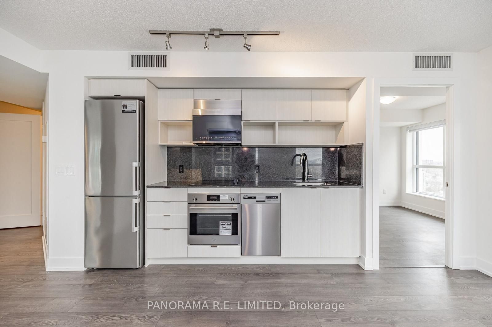 9 Mabelle Avenue 1518