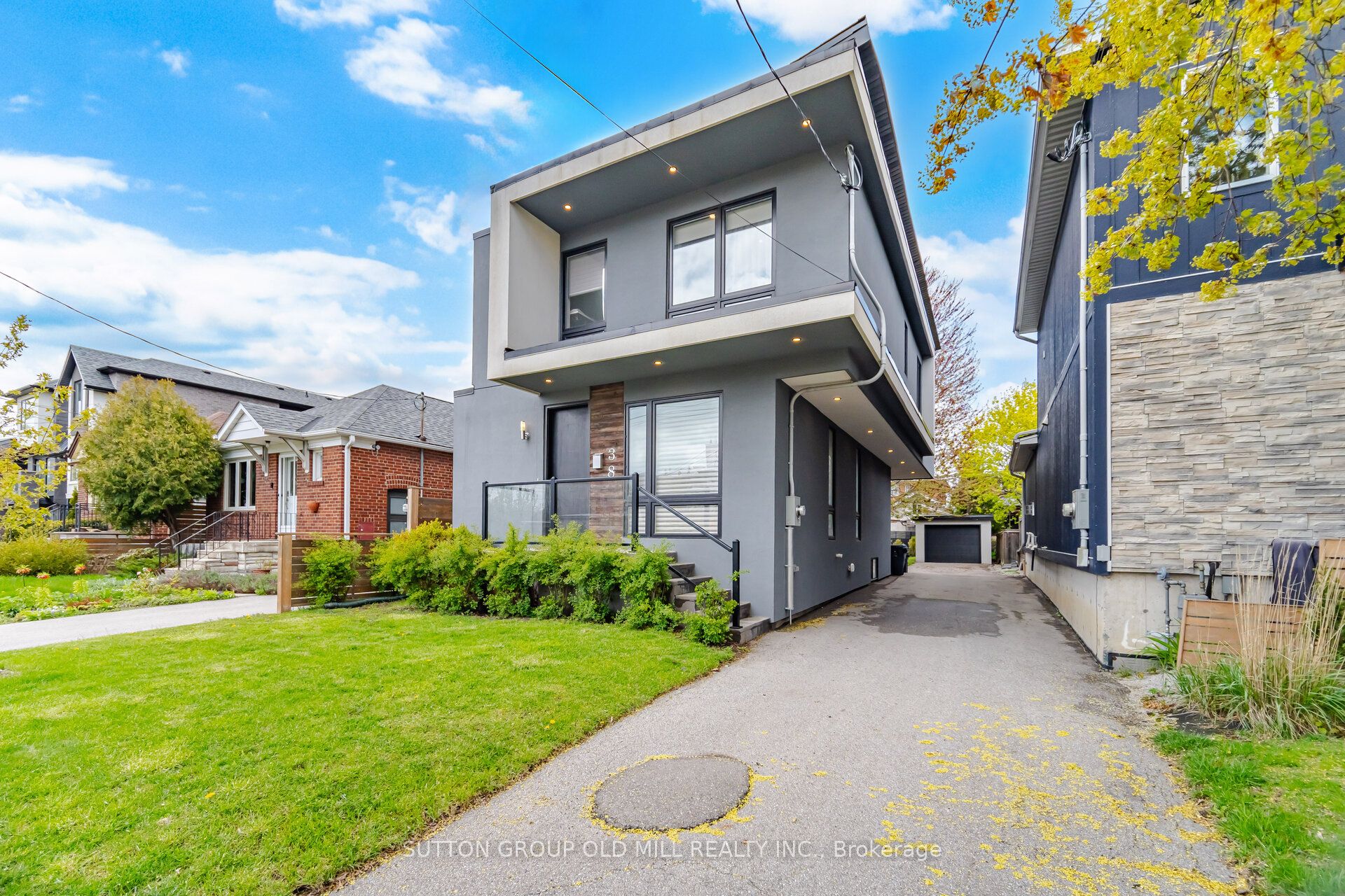38 Algoma Street