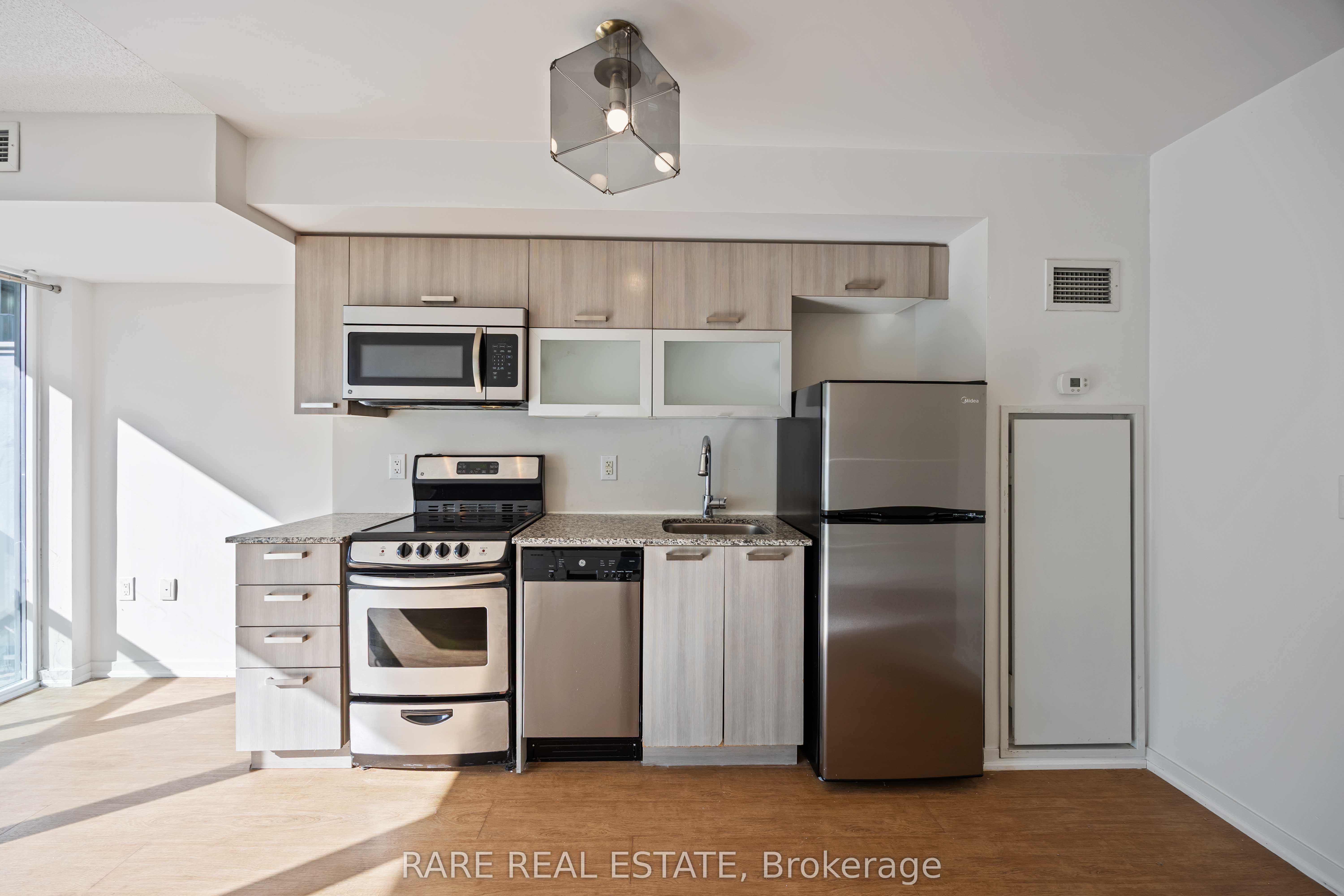 36 Lisgar Street 519W