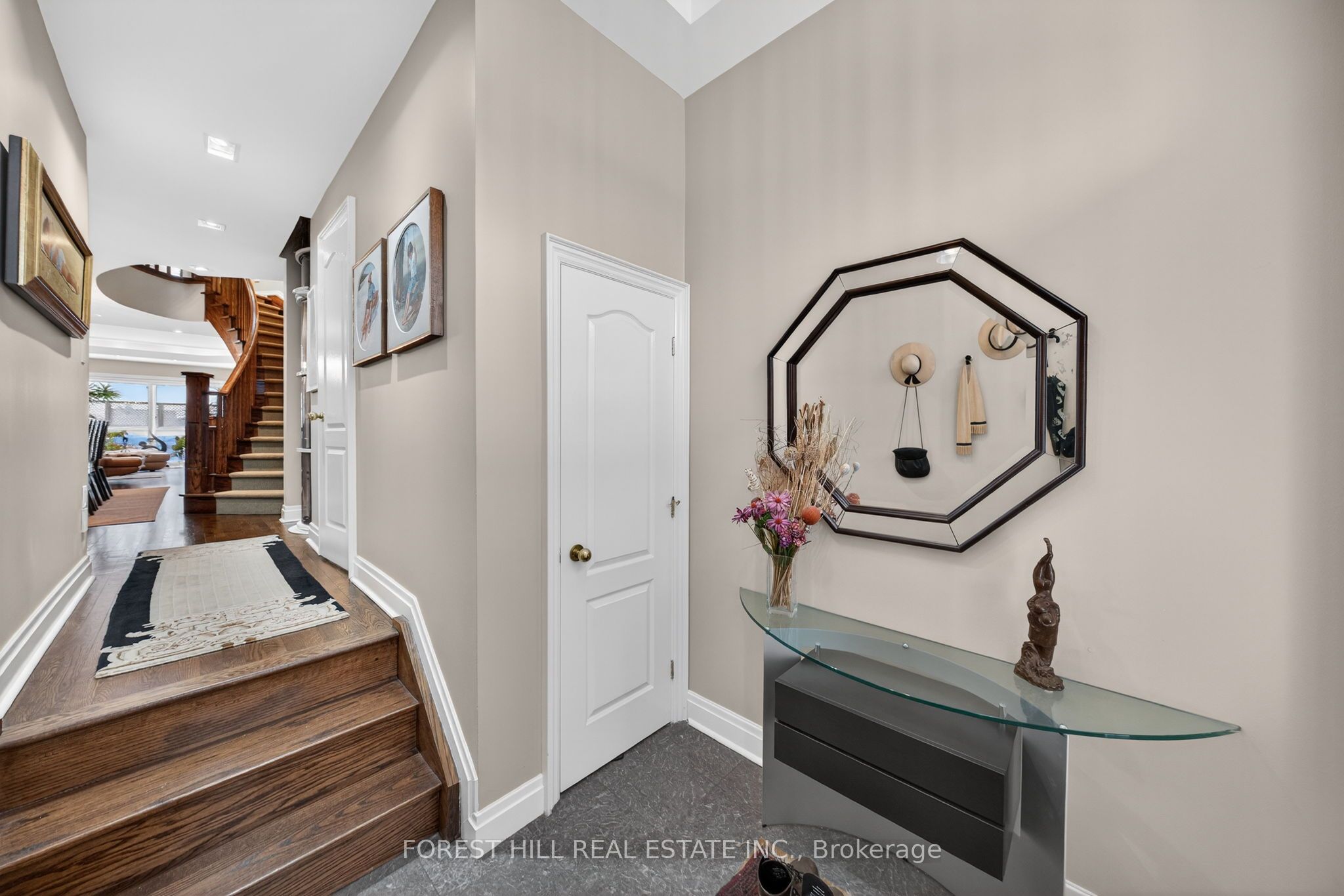 252 Spadina Road
