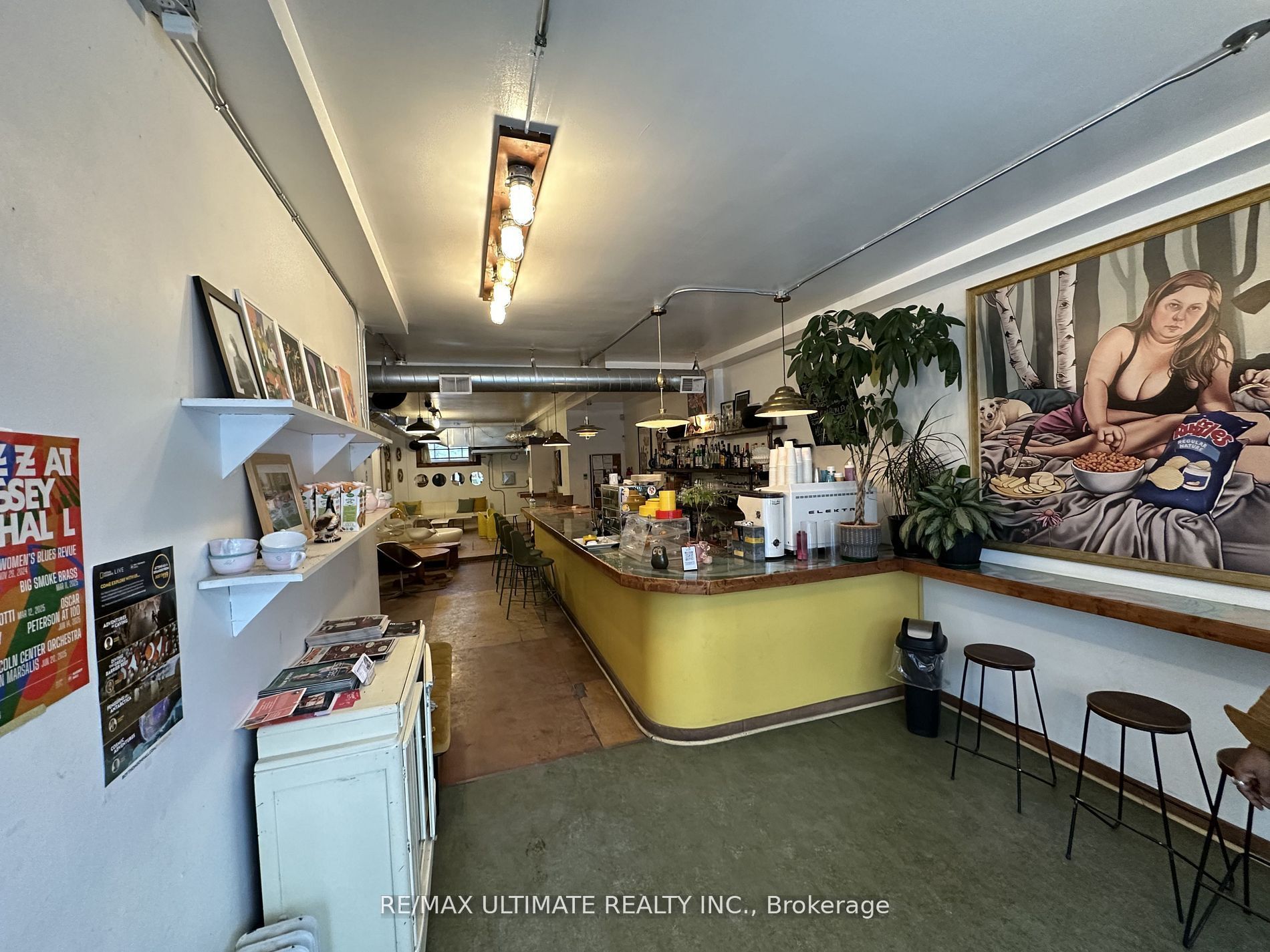1662 Queen Street W