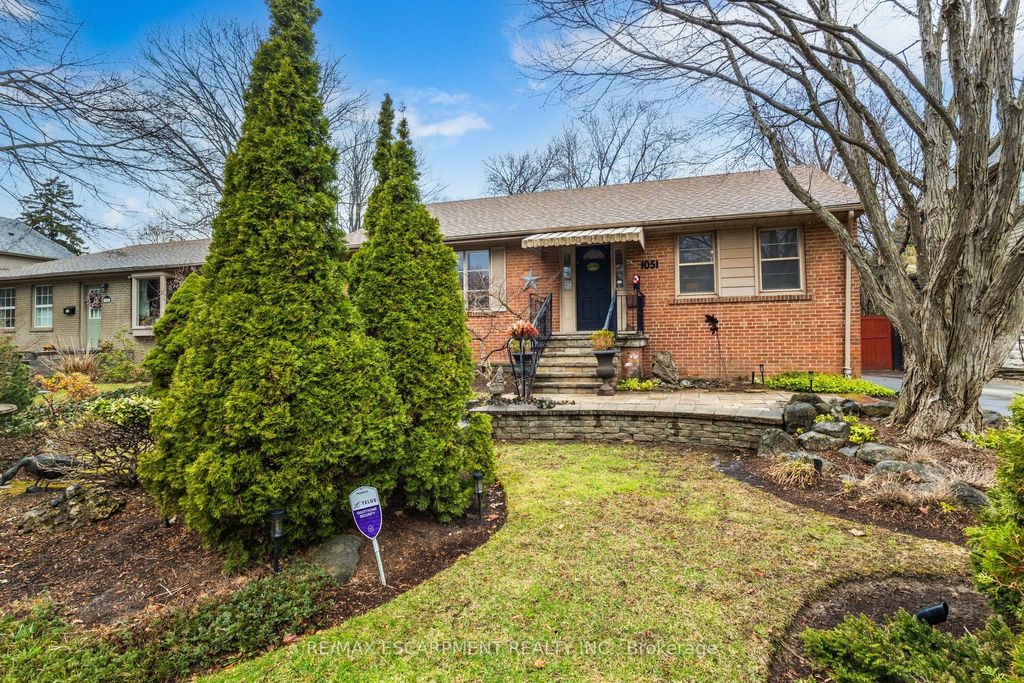 Photo of 1051 Melvin Avenue, Oakville, ON L6J 2V8 (MLS # W12986568)