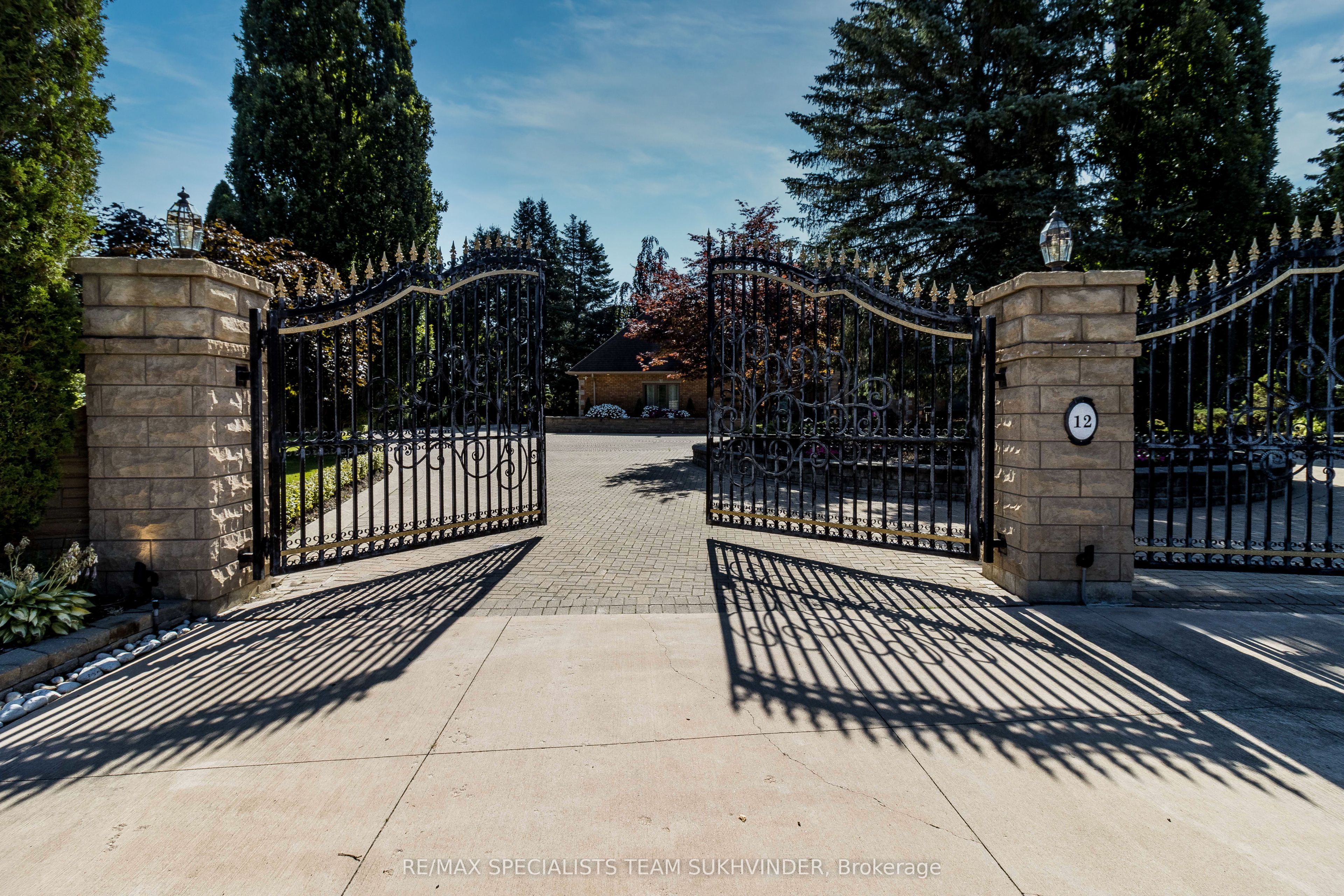 12 Edgeforest Drive