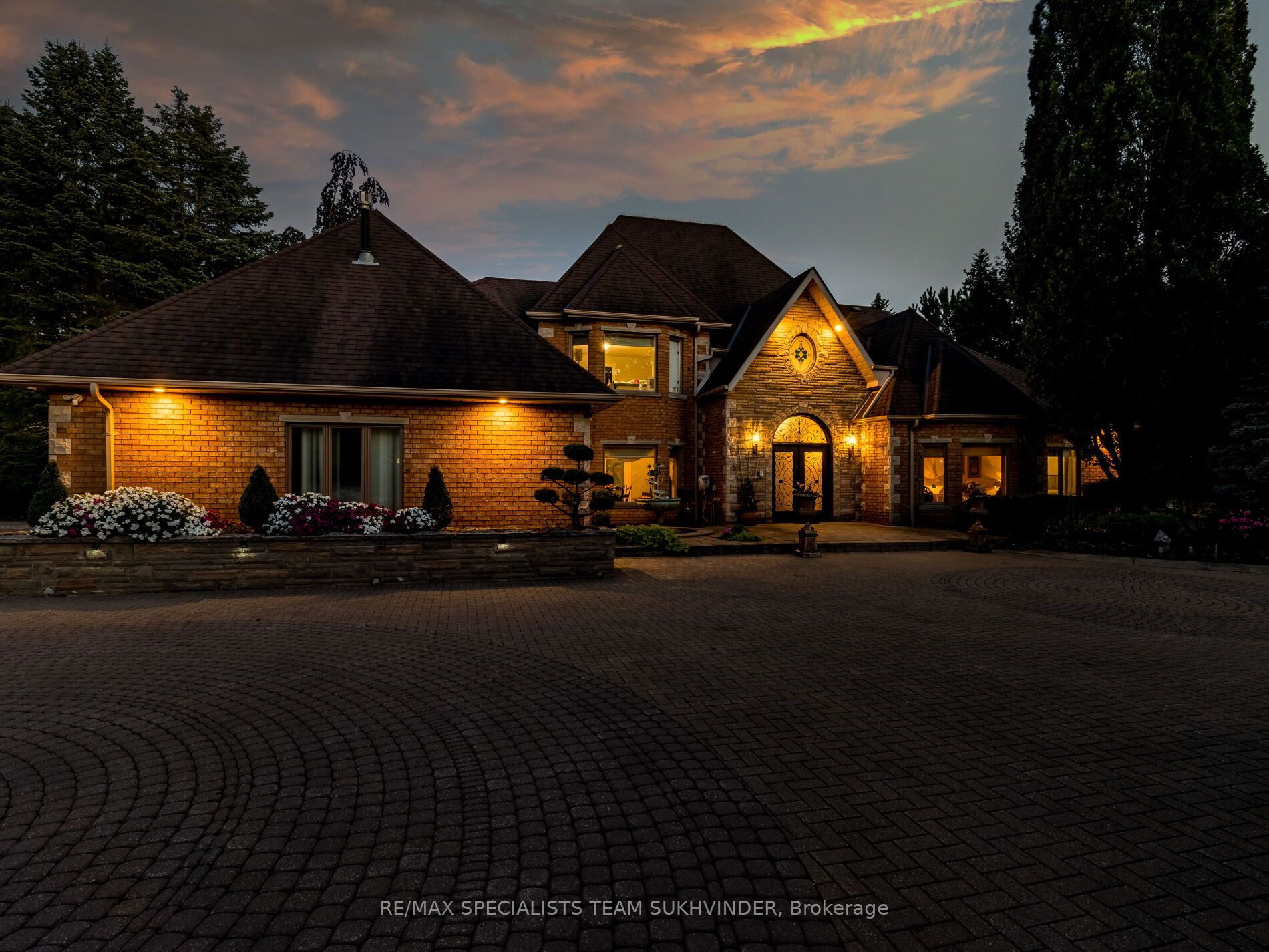 12 Edgeforest Drive