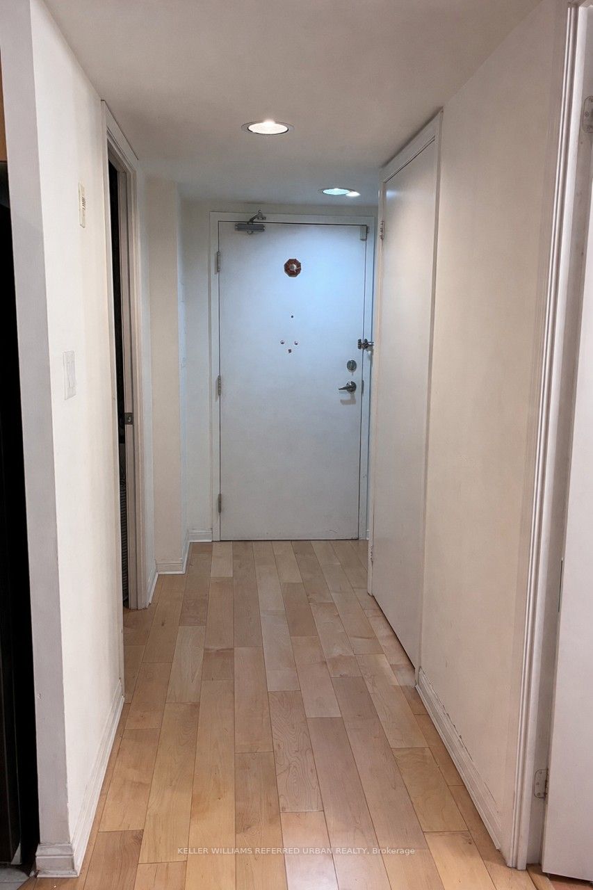 1000 King Street W 311