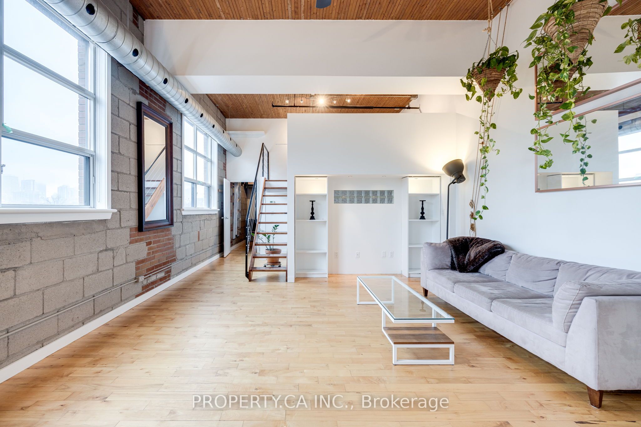 426 Queen Street E 403