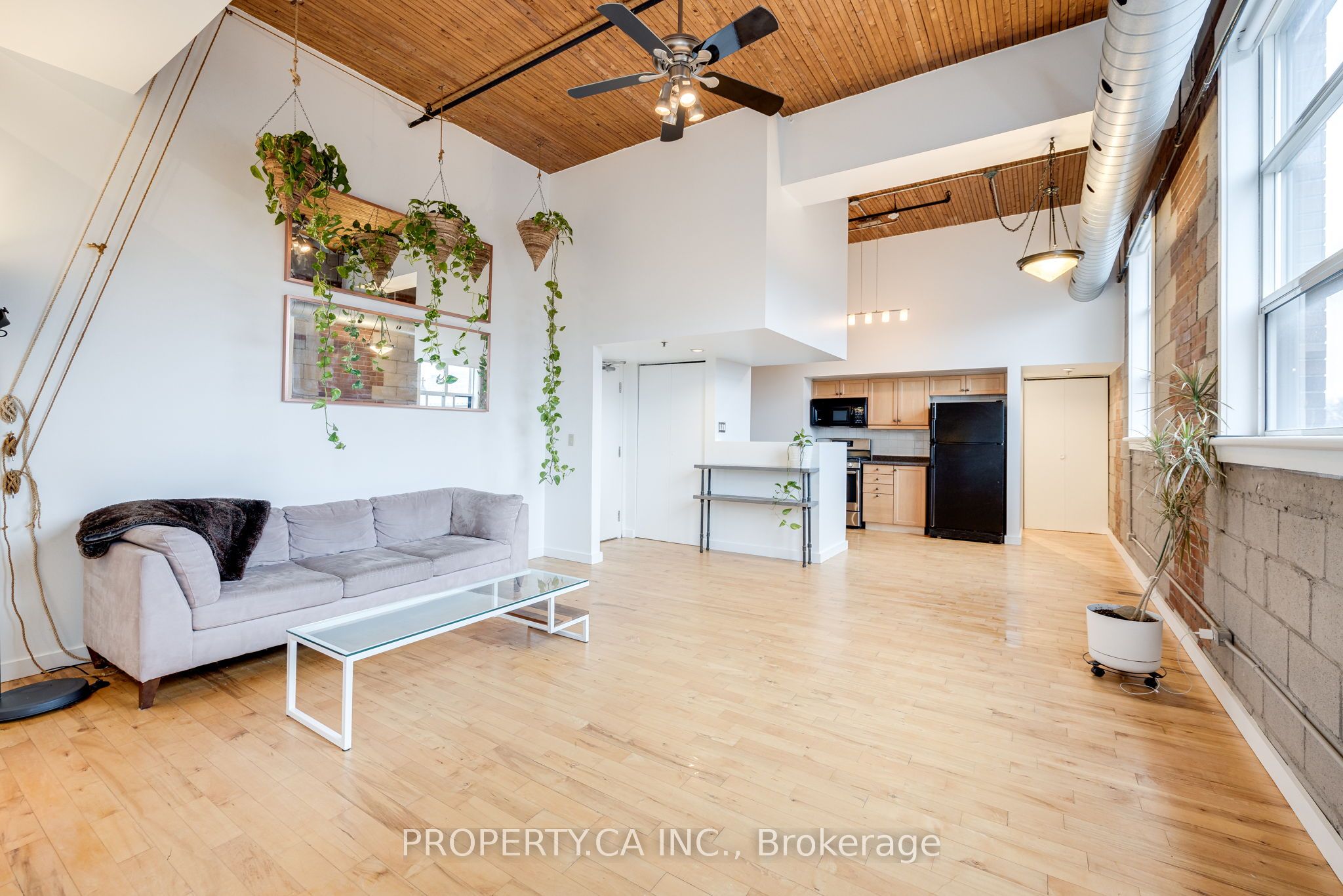 426 Queen Street E 403