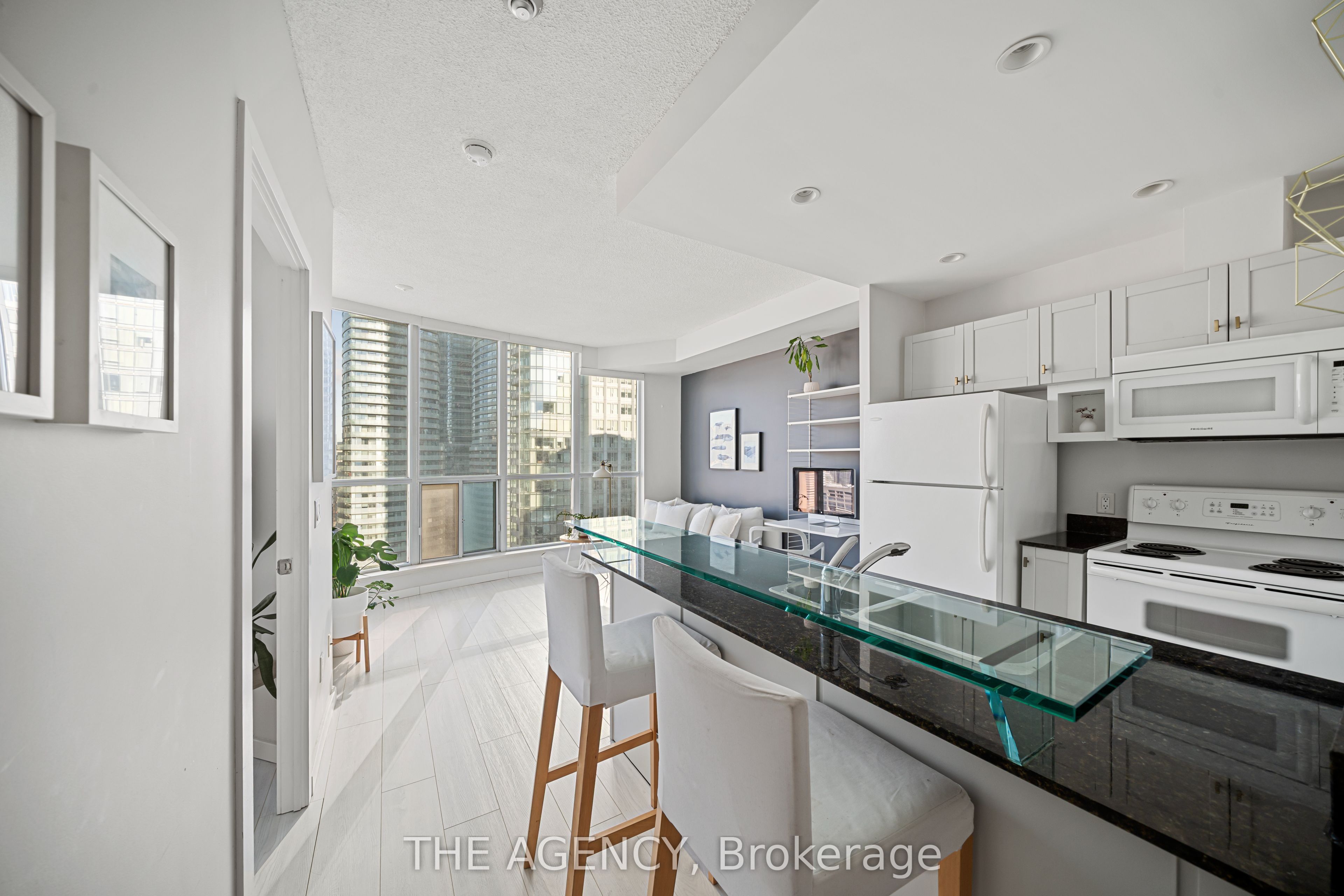 208 Queens Quay W 3313