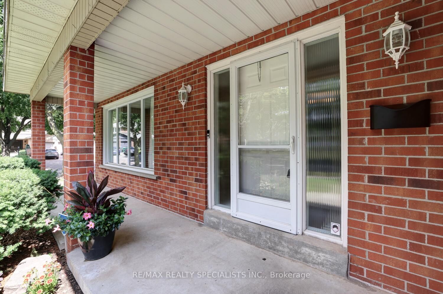 1677 Sherwood Forrest Circle