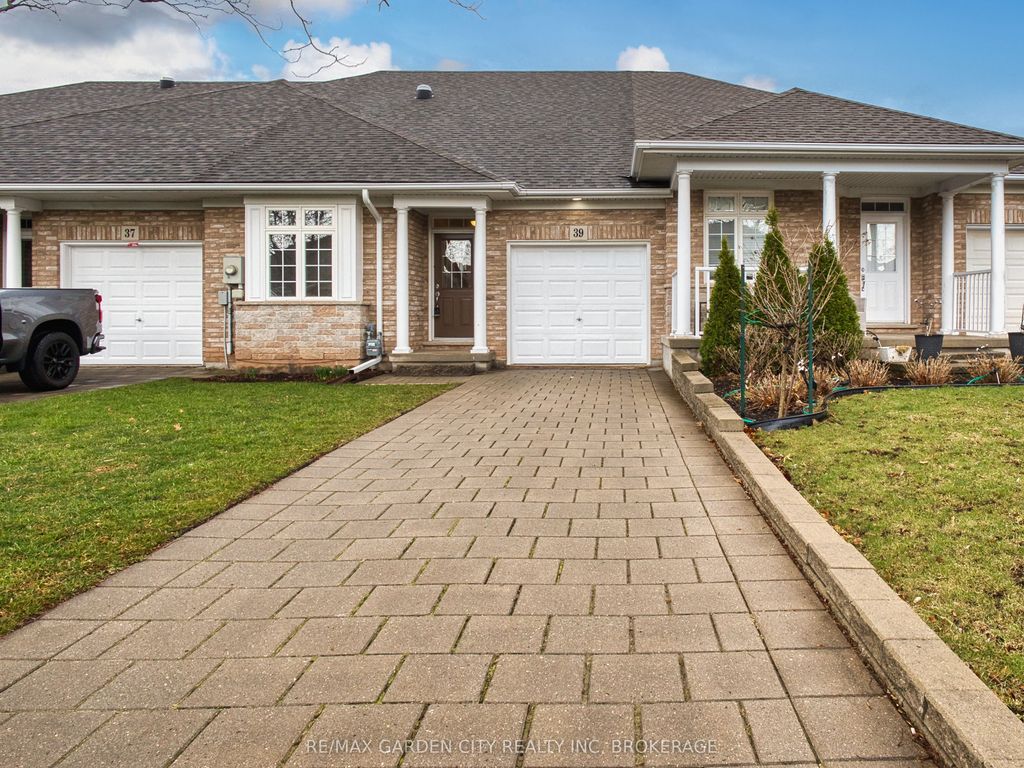 Photo of 39 Vintners Lane, Grimsby, ON L3M 5N7 (MLS # X12942418)